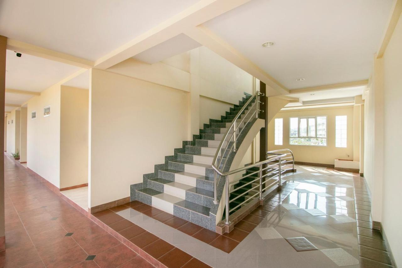Hotel OYO 75387 4 Men Court Nong Prue Exterior foto