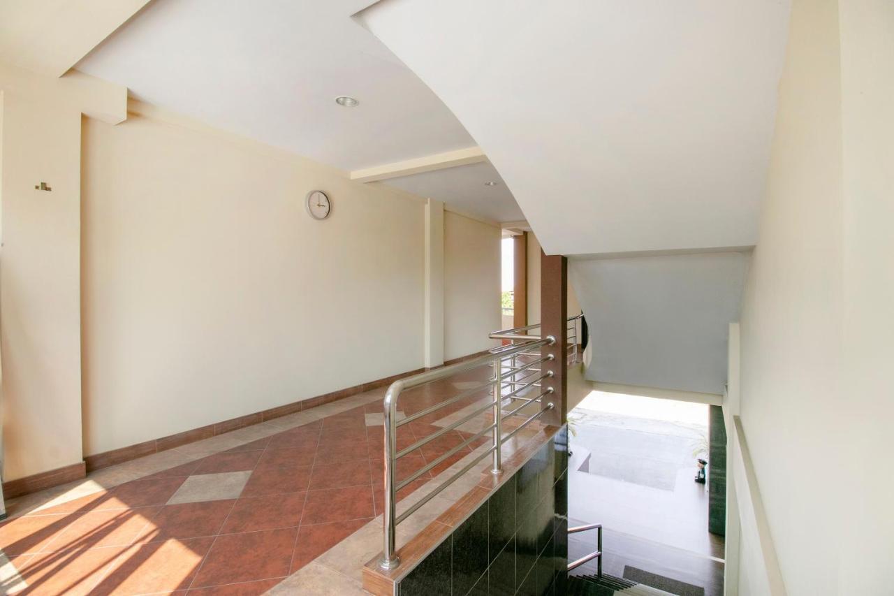 Hotel OYO 75387 4 Men Court Nong Prue Exterior foto